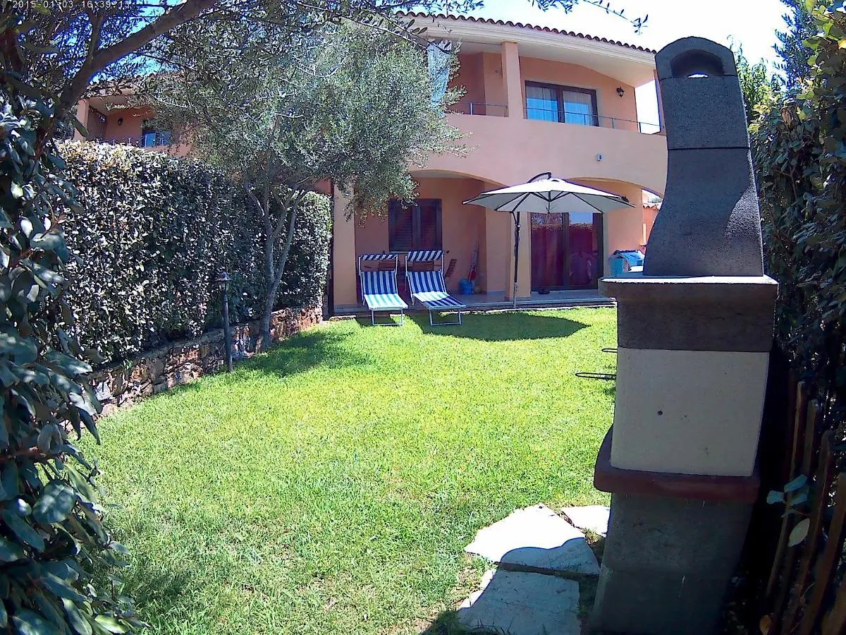 Casa vacanze Villa CASA DEL FARO Piano Terra con Giardino Olbia Italia