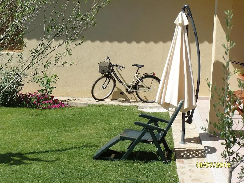 Villa CASA DEL FARO Piano Terra con Giardino Olbia