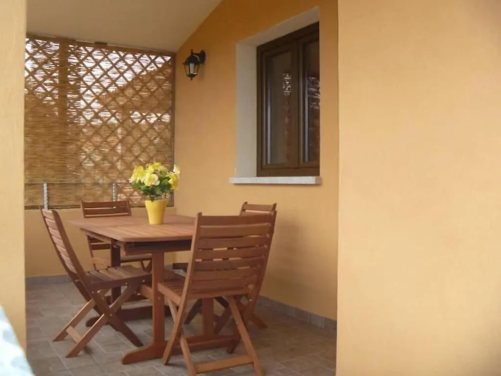 Villa CASA DEL FARO Piano Terra con Giardino Olbia