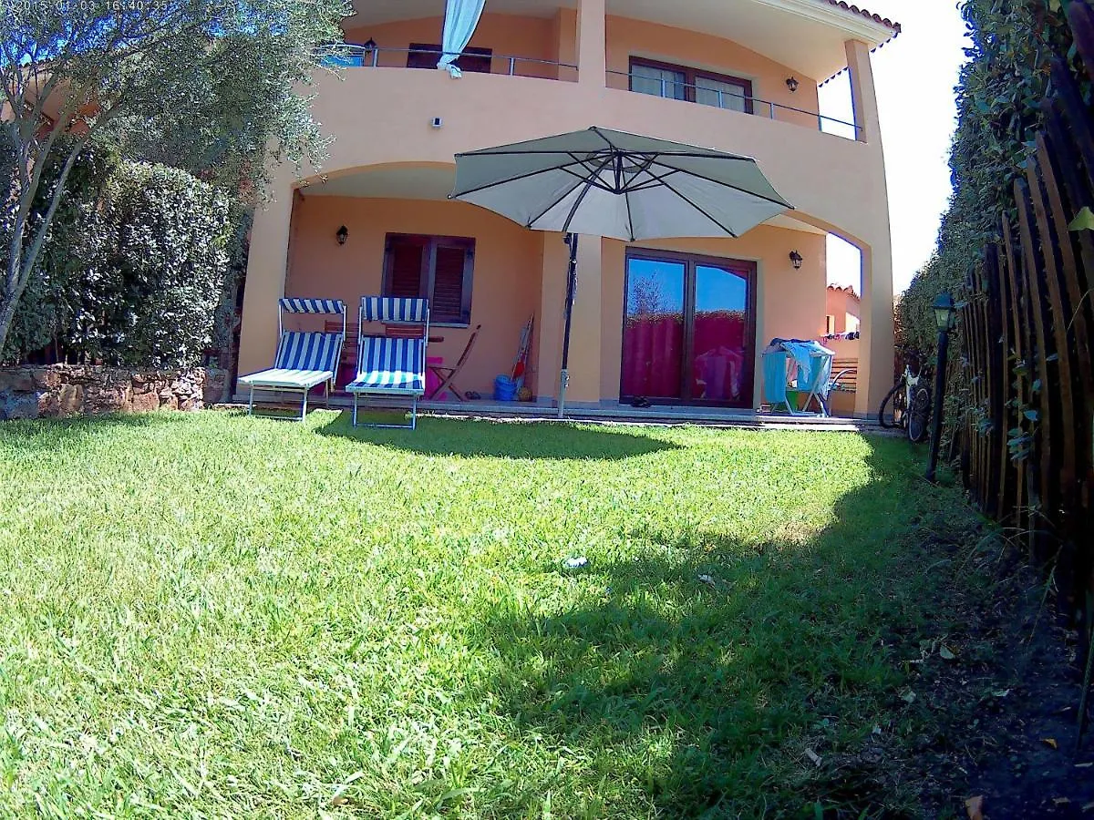 Casa vacanze Villa CASA DEL FARO Piano Terra con Giardino Olbia